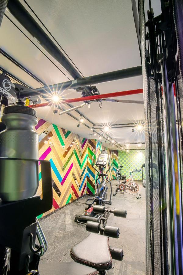 Hotel V1501 Pasto Esterno foto The interior of a Virgin Active gym