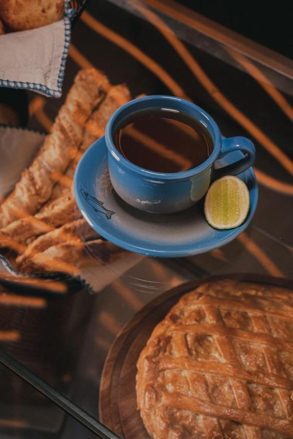 Hotel V1501 Pasto Esterno foto A cup of coffee with a slice of lime
