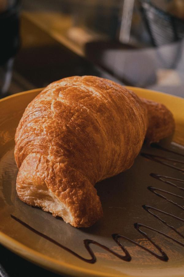 Hotel V1501 Pasto Esterno foto Croissant